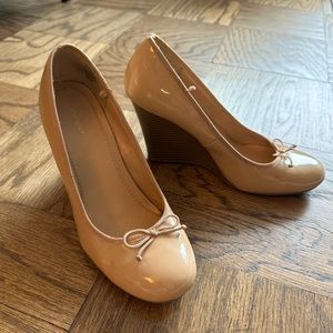 4 inch old navy wedge heel. Worn, a little bunching in the toes.